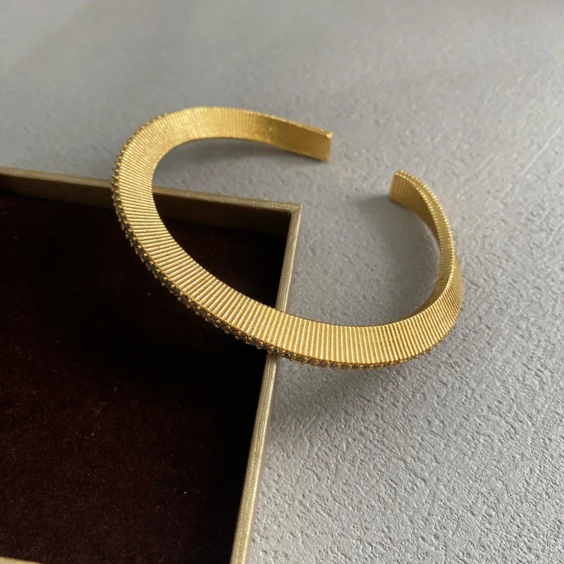 

2026 fashion classic European and American retro luxury sparkling zircon irregular simple bracelet fashion banquet gift