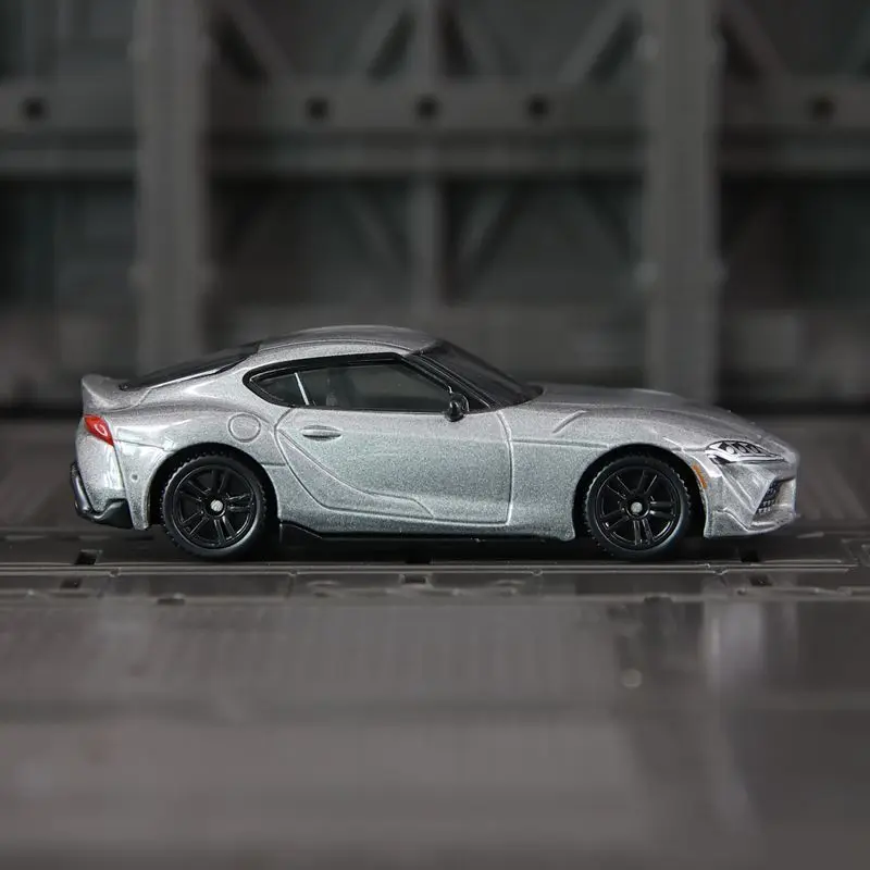 CCA 1:58 トヨタ GR スープラ合金製スーパーカーモデル、静態ミニカーは、ディテールが豊富で、精巧に作られ、高品質です。