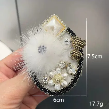 Vintage badge brooch, pearl tassel, British style temperament, suit clothing, collar needle wholesale