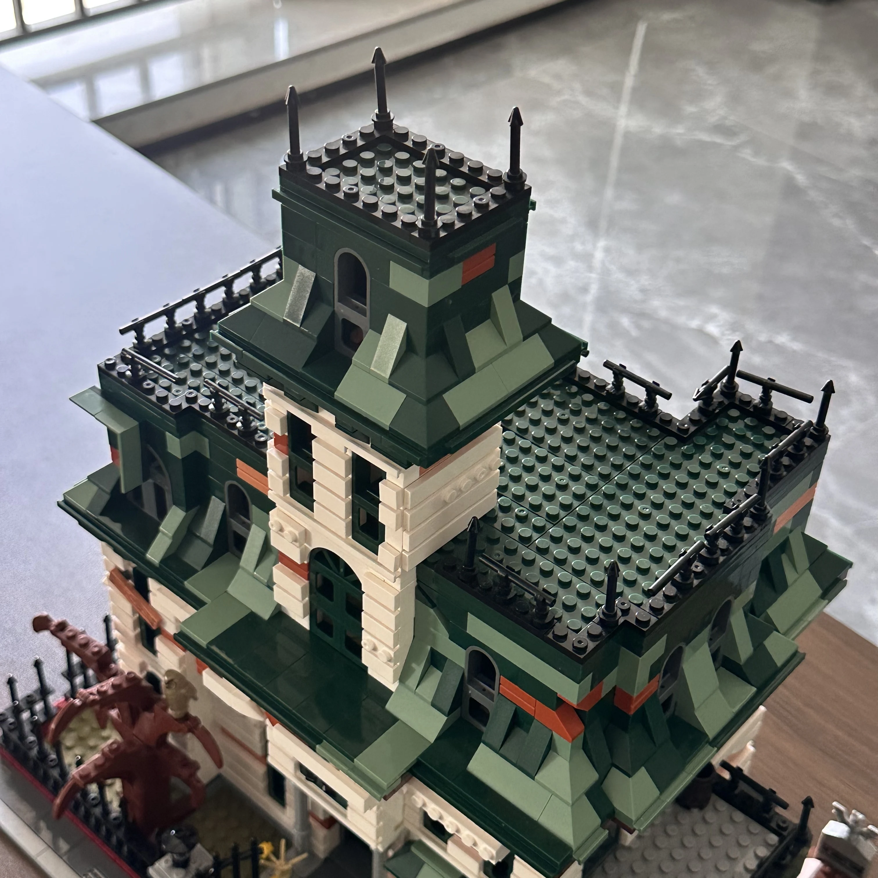 3378PCS Wednesday Addams House Building Blocks Haunted Manor Modular Model Assembly Toys Gift for Kid Adult Collection Decortion