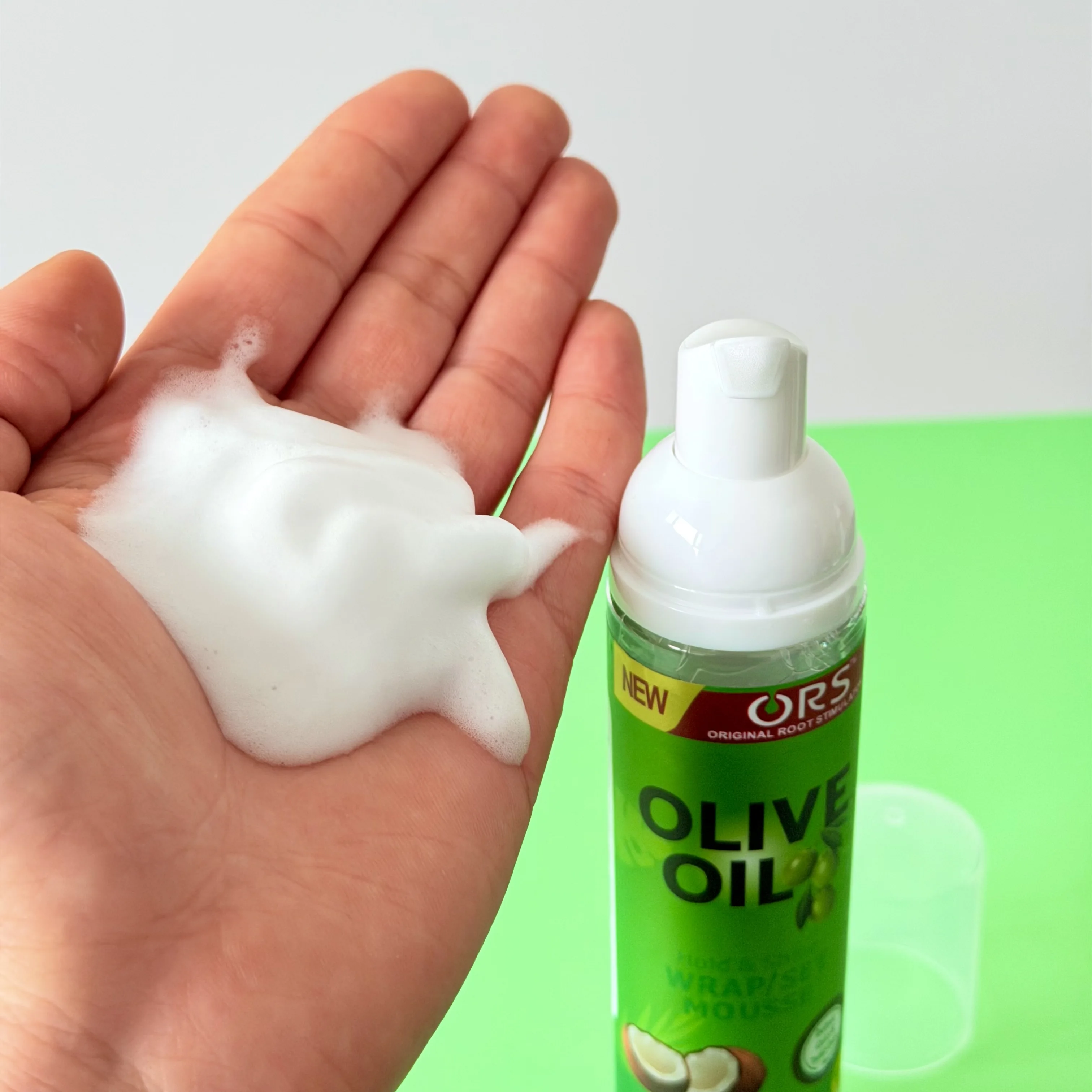 100ml Curly Hair Mousse Strong Hold Olive Oil Hair Styling Foam Anti-Frizz Wig Styling Mousse for Women image 6