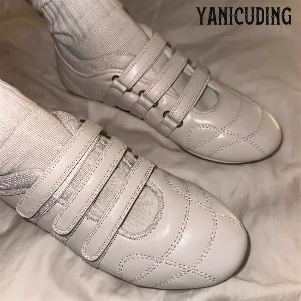 

Soft Leather Novelty Sneakers Sewing Thread Designer Style Flat Shoes Retro Style Mary Jane Shoes for Women Black White Silver