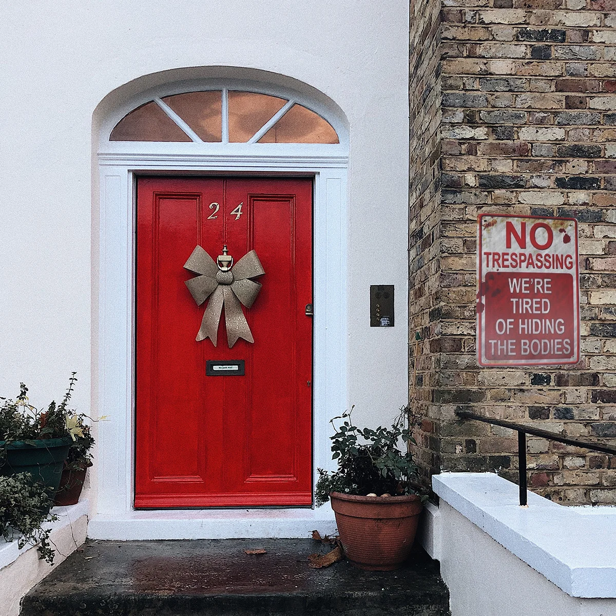 

2Pcs Warning Sign Wall Art Rustic Iron Sign Hanging Decoration for Living Room Bedroom Porch Warning Signs