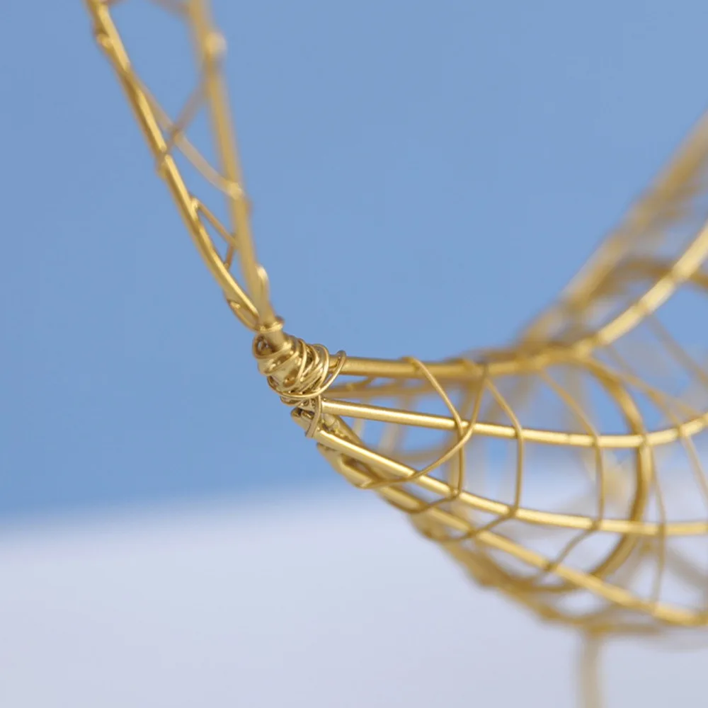 Iron Metal Wire Bird Ornament 9.06 X 7.87 in Hand Assembled Wire Structure Minimalist Wire Bird Statue Light Portable Metal Bird