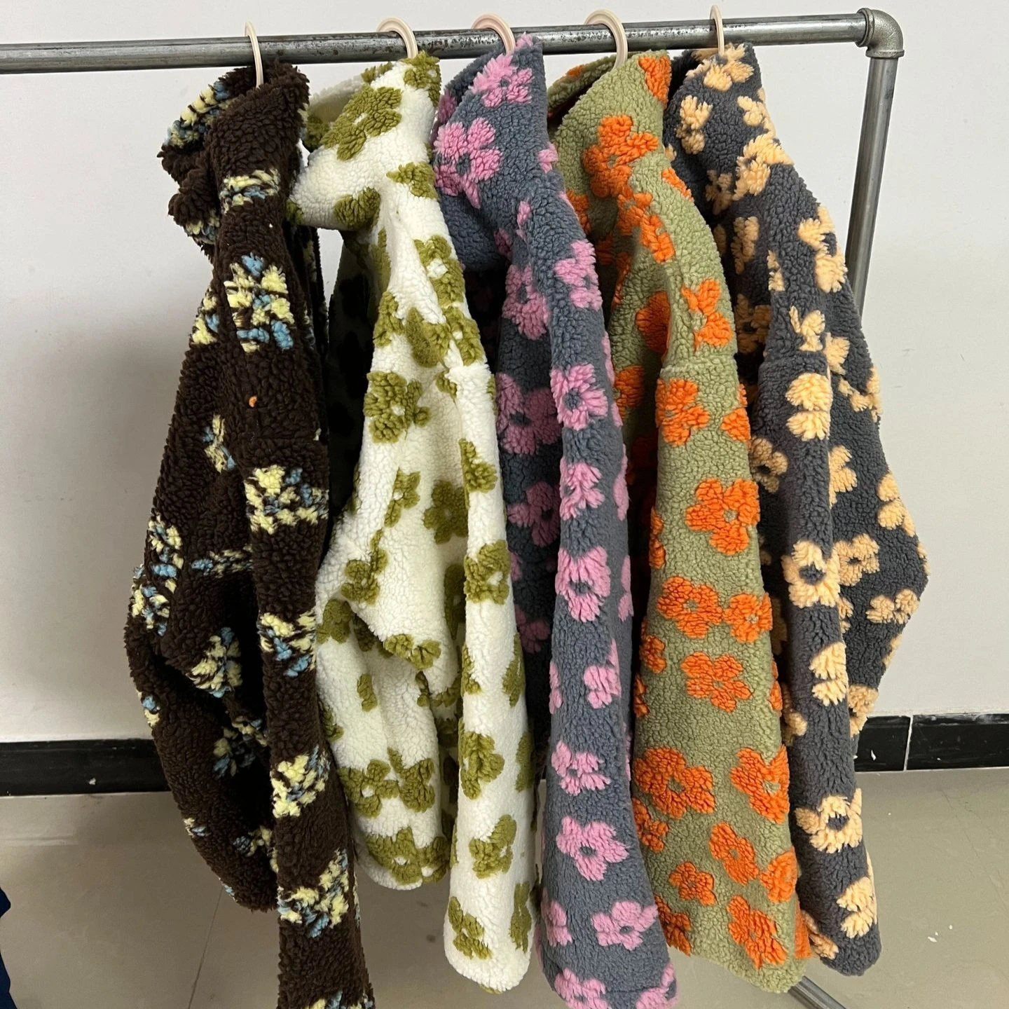 

Yaminiya Women's 2025 New Color Blown Floral Fleece Hoodie for Warm Fashionable Sweater Cotton Loose Stand Up Collar Zipper Top