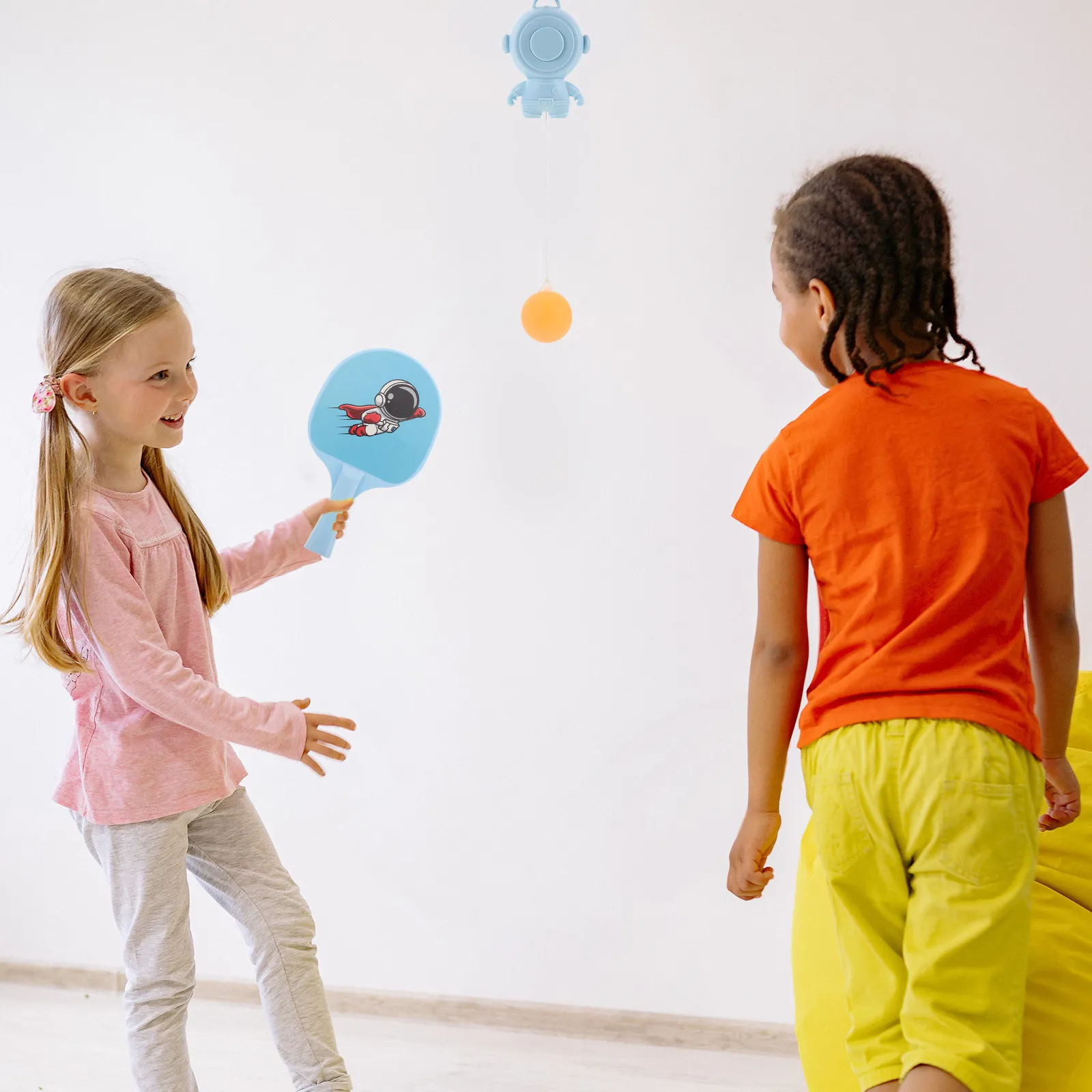 

Детский тренажер для настольного тенниса: портативный набор для отработки ударов, подвесной, для игр в помещении, для совместных занятий родителей и детей