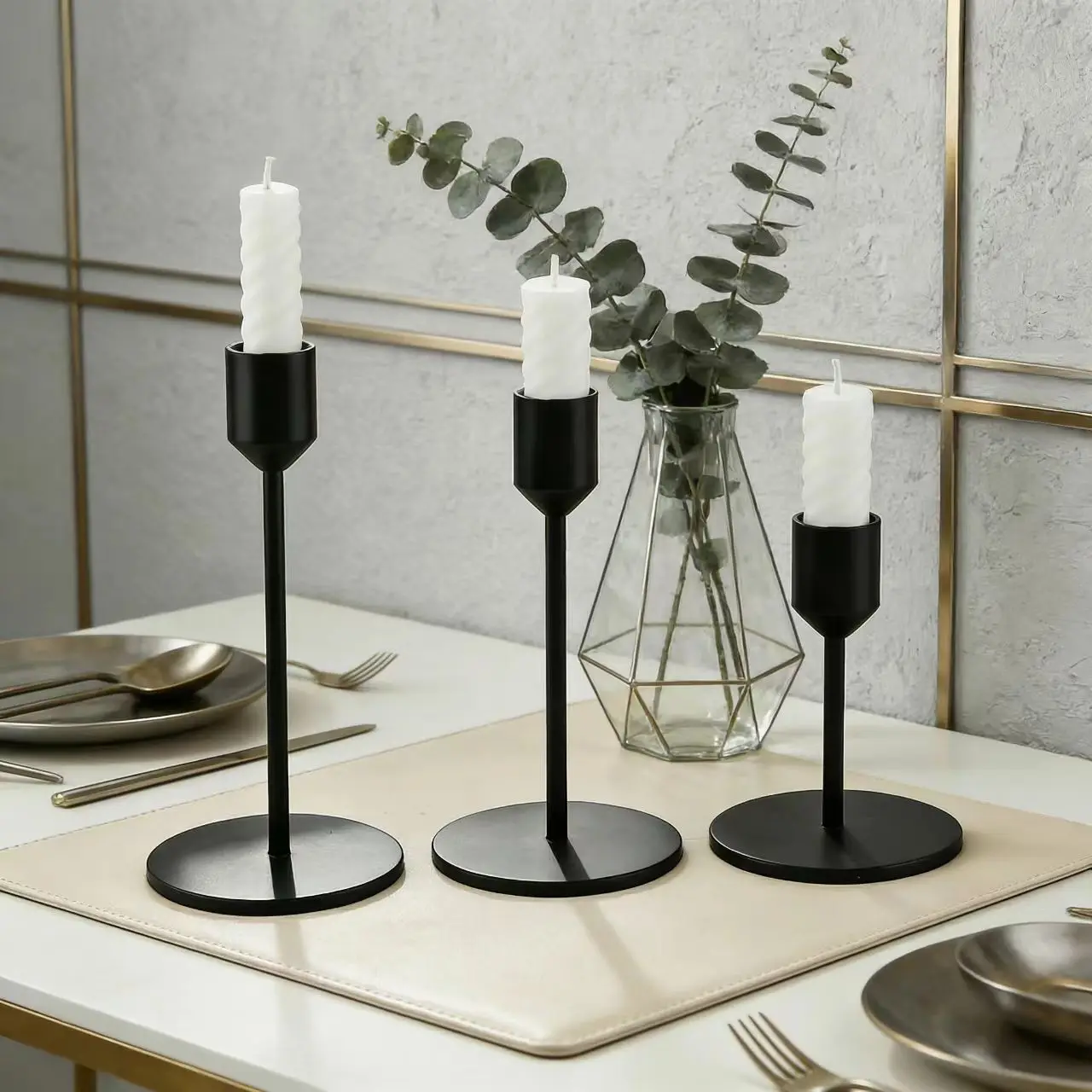 Wrought Iron Candle Holder Wine Glass Shaped Candlestick Decor Ornament for Romantic Candlelight Dinner Home Table Decoration