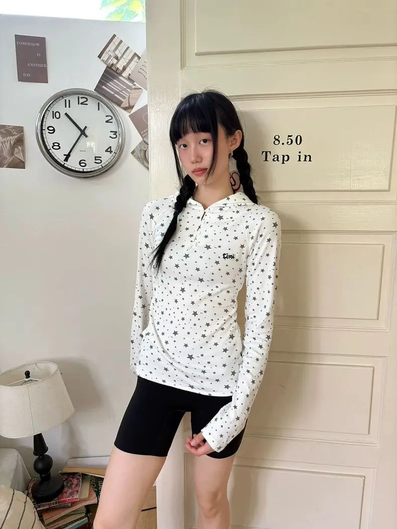

Onalippa Girl Star Full Printed 3D Wings Hooded T-shirt 2025 Early Autumn Sweet Spicy New Base Shirt Top Ins Women