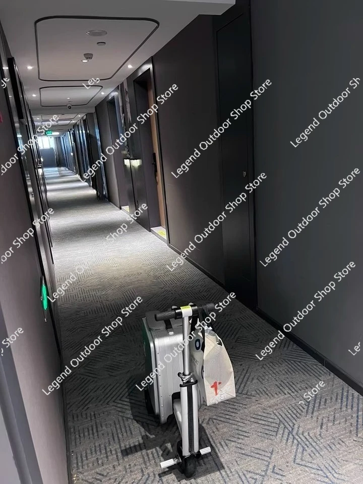 Electric Suitcase, 20inch SE3S Black, A 20-inch Retractable Electric Suitcase Is A Smart Carry-on Suitcase for Cycling Trips