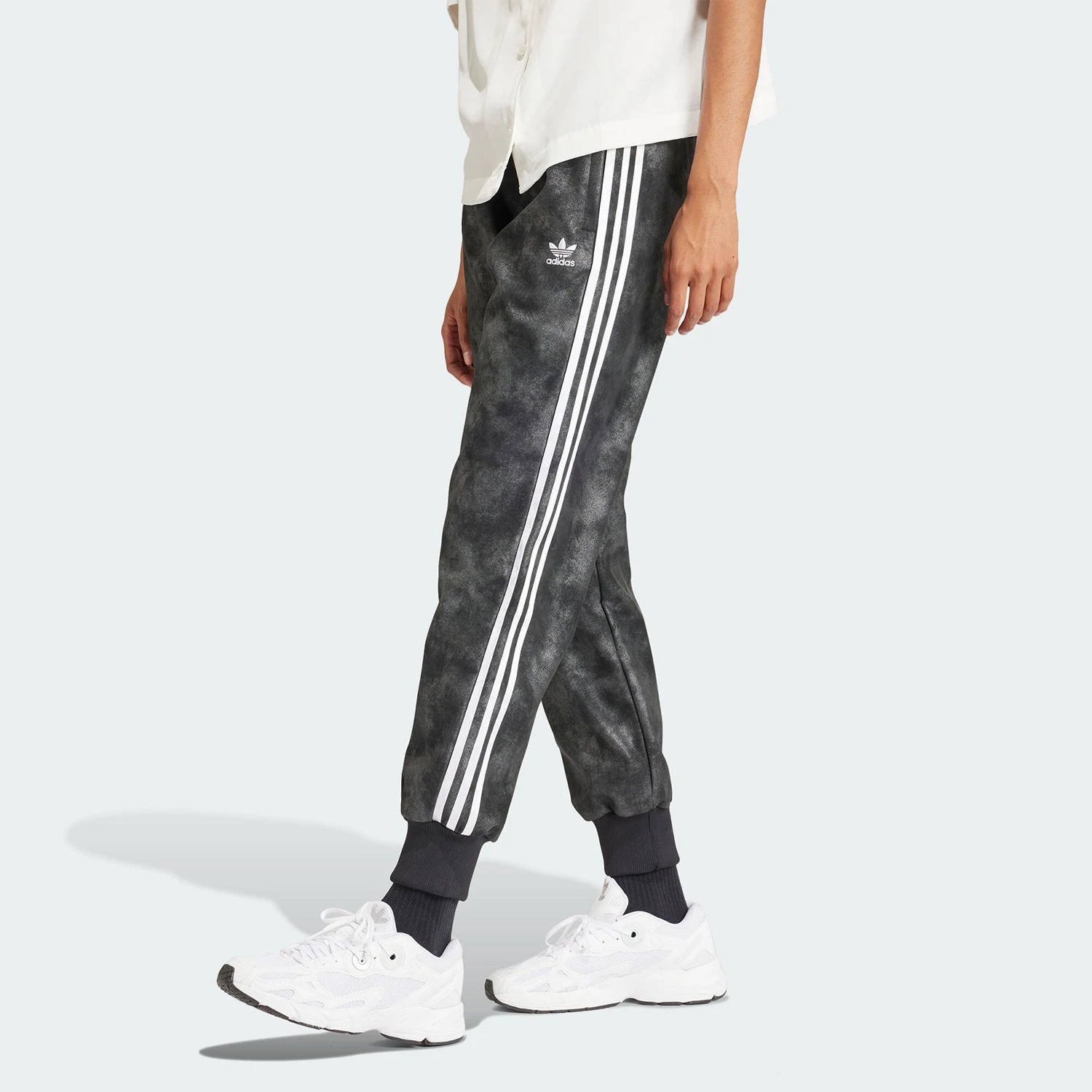 

Adidas genuine Originals SST TP LUXE Women's Sports Pants IY8055