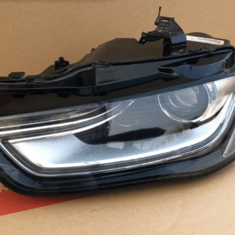 

Подходит для новых и старых моделей Audi A4L, высококачественные матричные светодиодные дневные ходовые огни, оригинальные заводские запчасти.