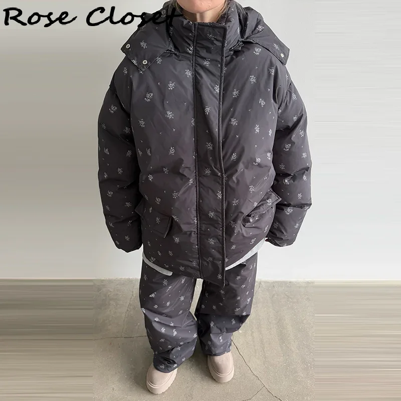 

Новый зимний модный комплект из 2 предметов: утепленный женский хлопковый костюм с цветочным принтом, куртка с капюшоном на шнуровке и прямые брюки