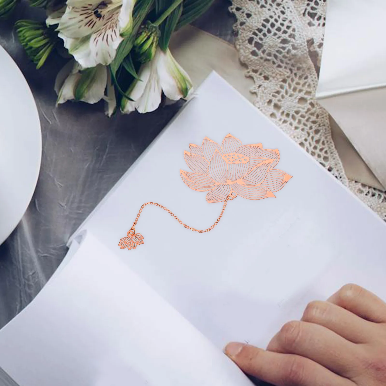 

Hollow Metal Bookmark With Pendant Flower Design Stationery Decor For Book Lovers Students Teachers Reading Accessory