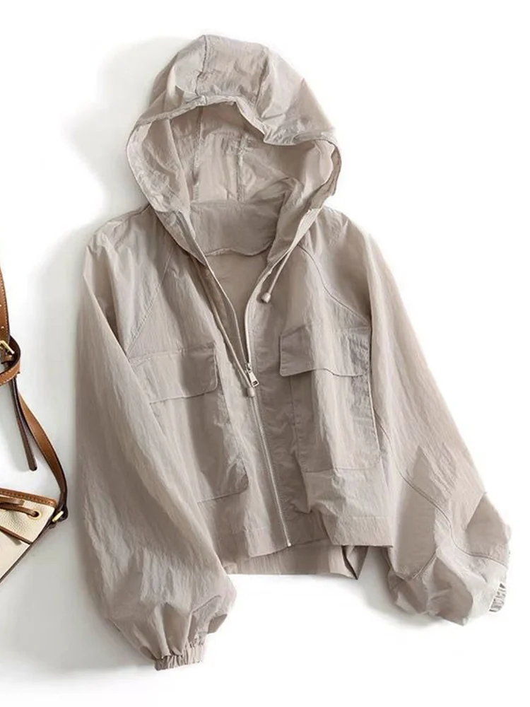 Jaqueta Fena Leve de Aodão e Linho com Proteção Solar, Crimento Curto, Fechamento com Zíper, Manga Longa, Corte Solto