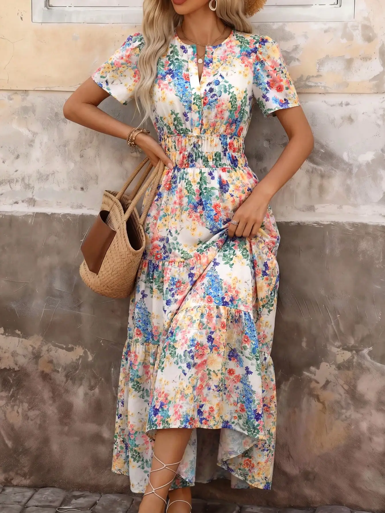 Vestido Maxi de Mujer con Estampado Floral Multicolor, Corte en A, Mangas Cortas, Falda Escalonada, Cintura Fruncida, Estilo Boho Chic para Verano