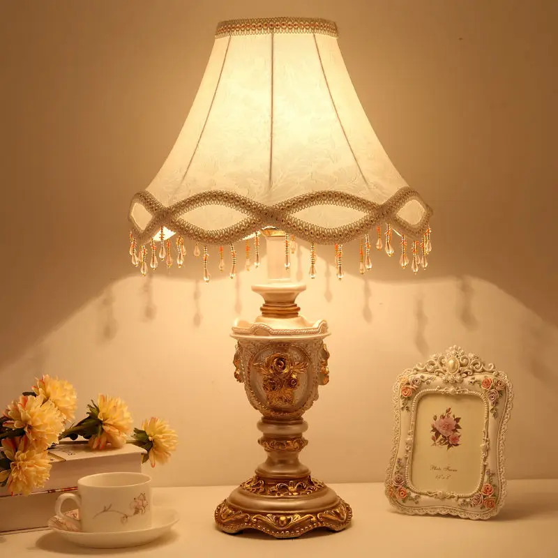 European court table lamp, classical American high-end simple retro Nordic wedding room warm light bedroom bedside lamp