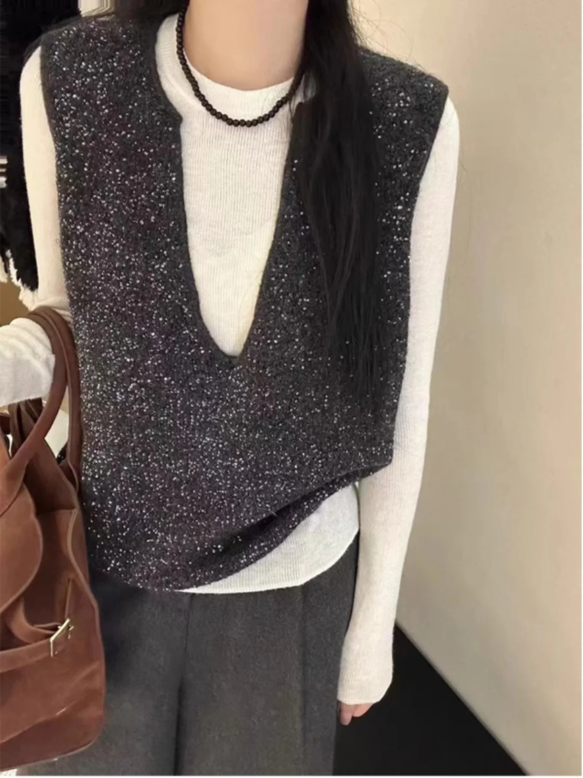 

Шикарный вязаный жилет с блестками, свободный топ для ношения под одеждой, V-образный вырез, для повседневной носки, из смесового полиэстера, корейский стиль, весна-осень