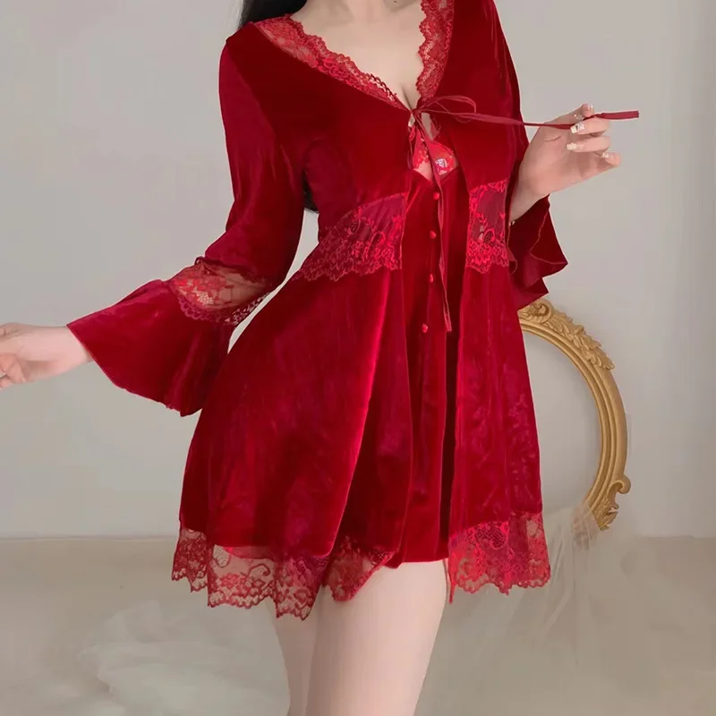 

The court goddess with chest pads, gold velvet nightdress, autumn and winter, slit hem, V-neck, light luxury, fashionable,