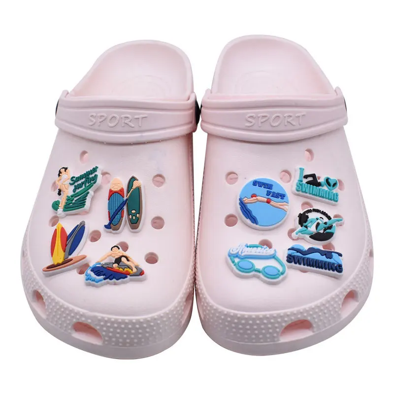 Dijes de zapatos de natación de surf para niños y adultos, Pin para Crocs, decoración de zapatos, regalos de fiesta de Navidad, recién llegados, gran oferta