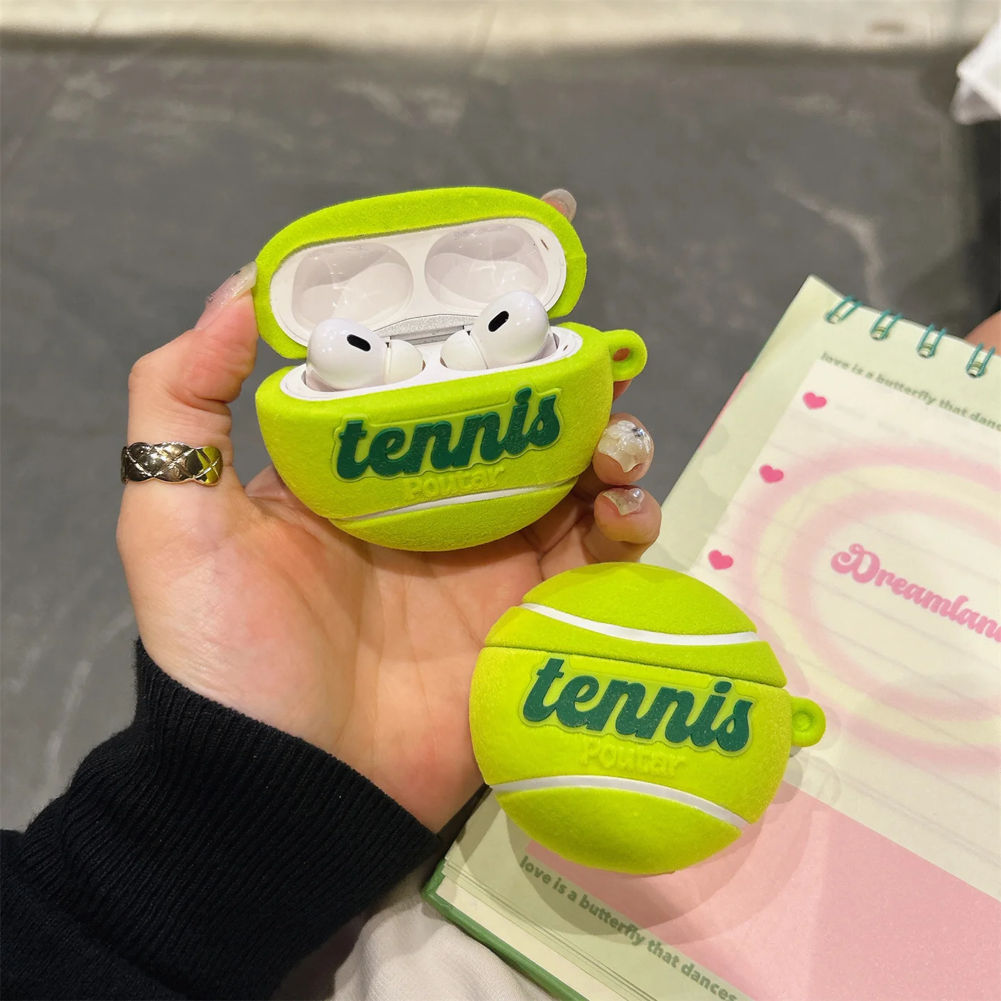 Etui 3D Tenisowe na Apple Airpods 4 3 2 1 Ochronne Pokrowiec na Airpods Pro 2 Generacji Obudowa Uroczy Dekoracyjny Wisiorek Miły w Dotyku — zdjęcie produktu 4