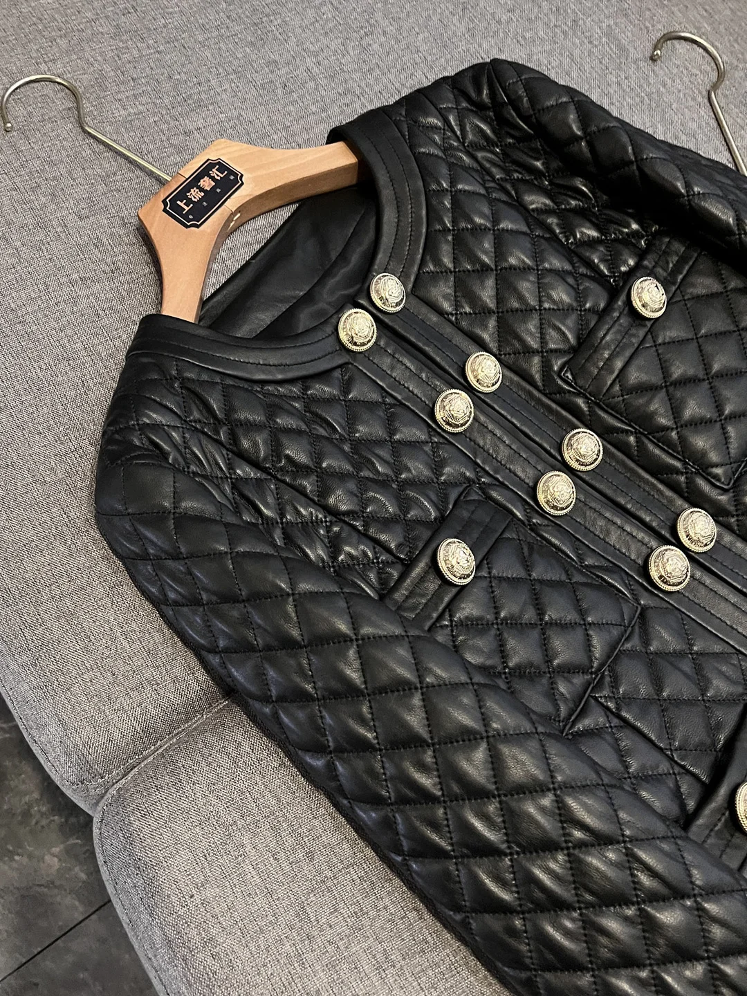 Retro Faion ort Leather Jaet Women's eepskin Coat Small Fraance Sle Winter 2025 New Arrival Cleanfit Waist Belt