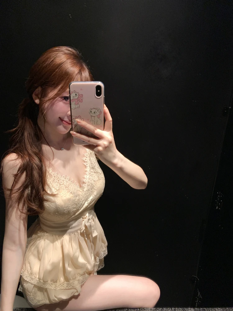 

M900 Pure Desire Lace Strap Vest Women's Spring Summer Slimming Sexy V-neck Outerwear Elegant Top Women's Fashion 2026
