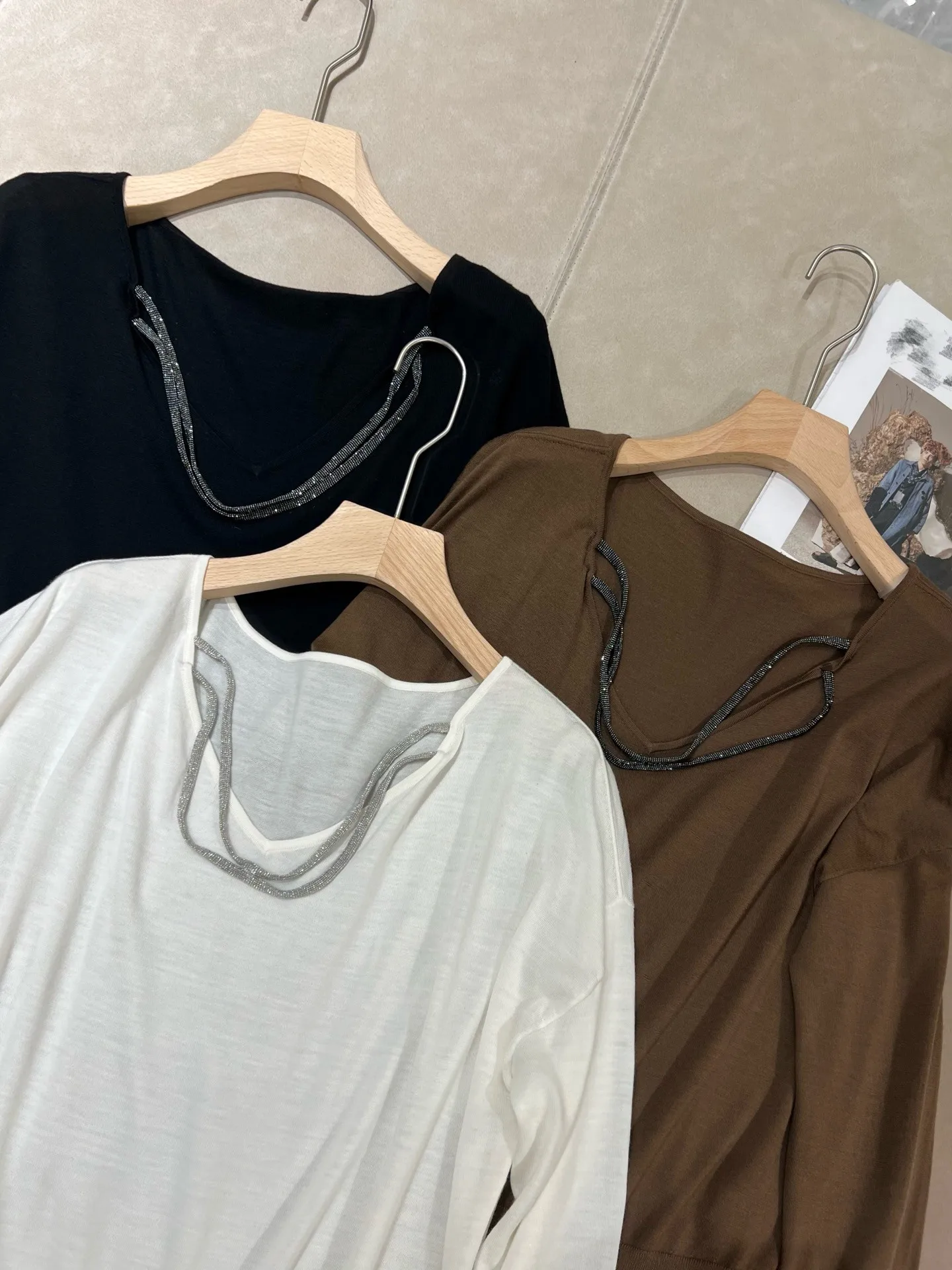 

Ранняя весна, шерстяной вязаный свитер с v-образным вырезом и бисером, однотонный базовый свитер, элегантный и универсальный топ для женщин