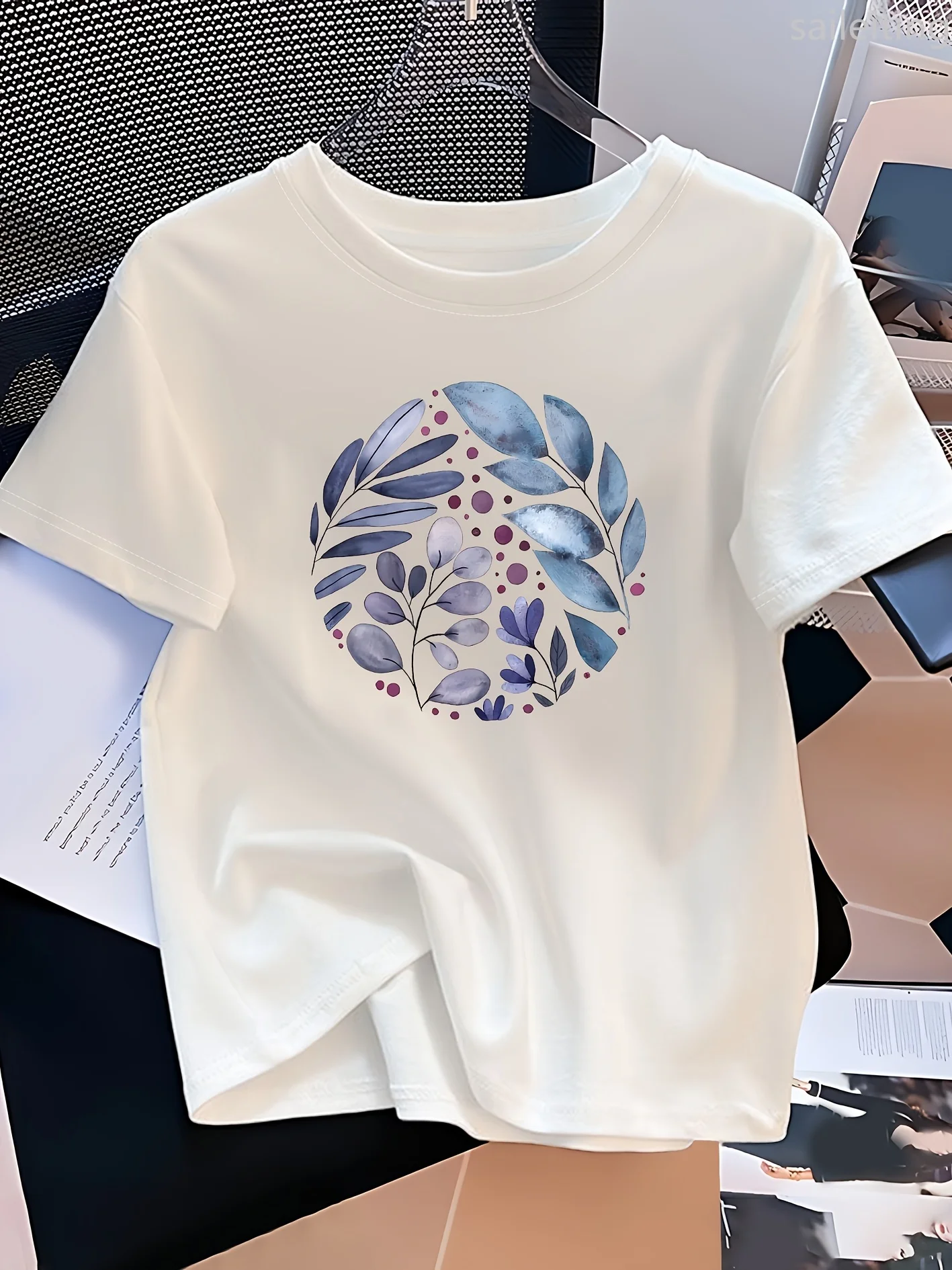 

Женская футболка с цветочным принтом, повседневная футболка с круглым вырезом и рукавами из неэластичной ткани, всесезонный топ с ярким цветочным дизайном, повседневная одежда