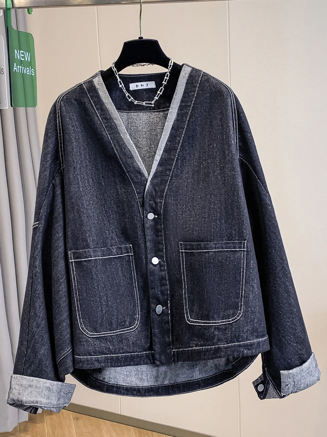 

Slimming Large Size Loose Fit Casual Denim irt Thin Spring Autumn Long Sve Jaet ort Outerwear V-Ne Button Closure