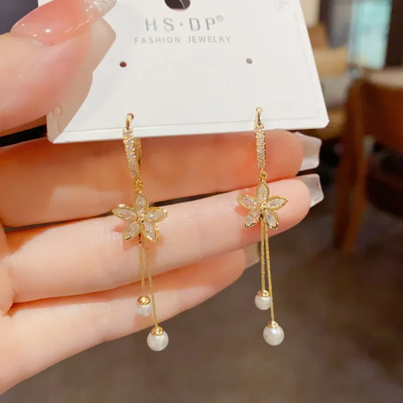 Korean Version Exquisite Fashion Light Luxury High-end Feeling Zircon Flower Pearl Tassel Ear Buckle for Women Jewelry.