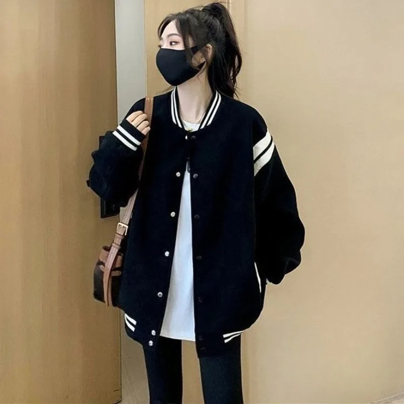 

Женская черная бейсбольная куртка больших размеров, пиджак с контрастной строчкой, теплое зимнее пальто на флисовой подкладке для мам, модное
