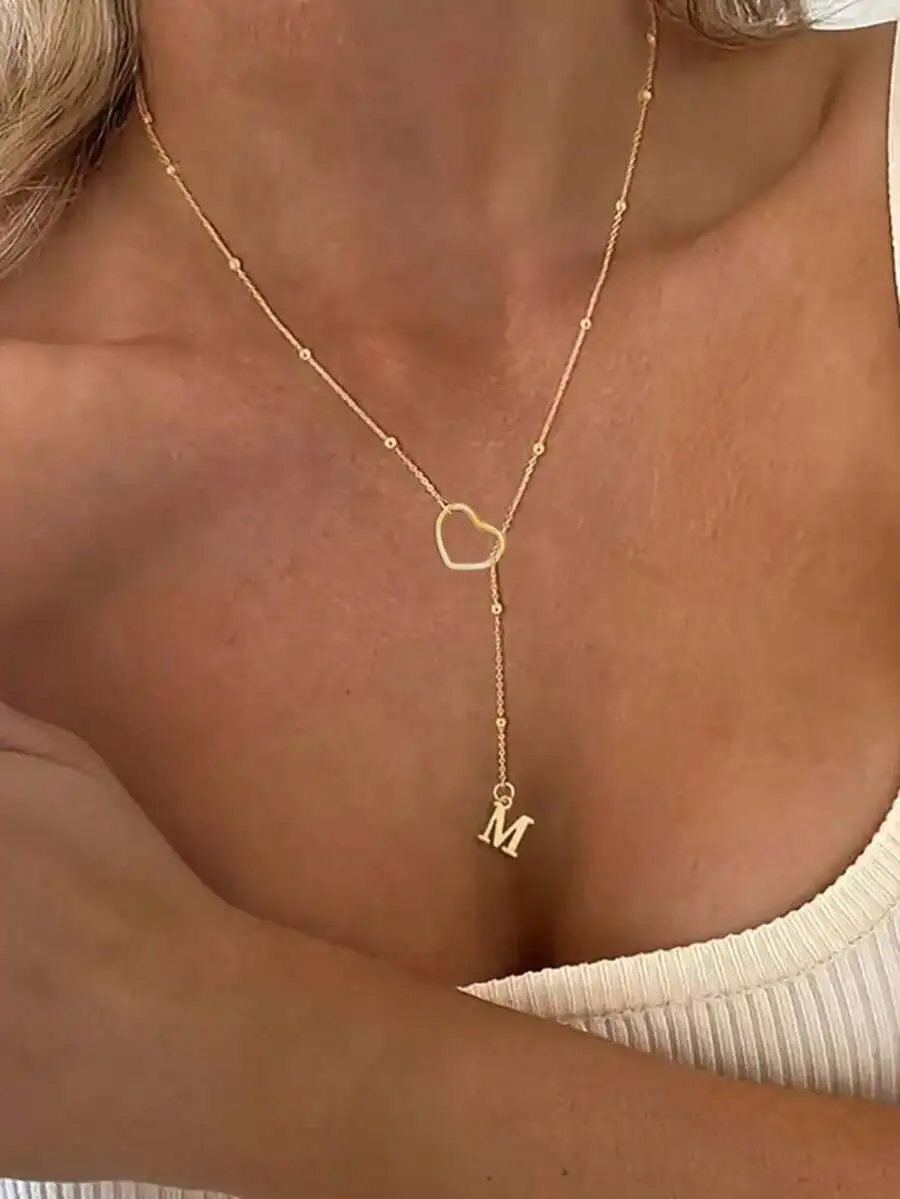 Collar con Colgante de Corazón 'Elegance' en Acero Inoxidable Chapado en Oro de 18K, Gargantilla Minimalista con 26 Letras Inglesas y Perlas de Imitación