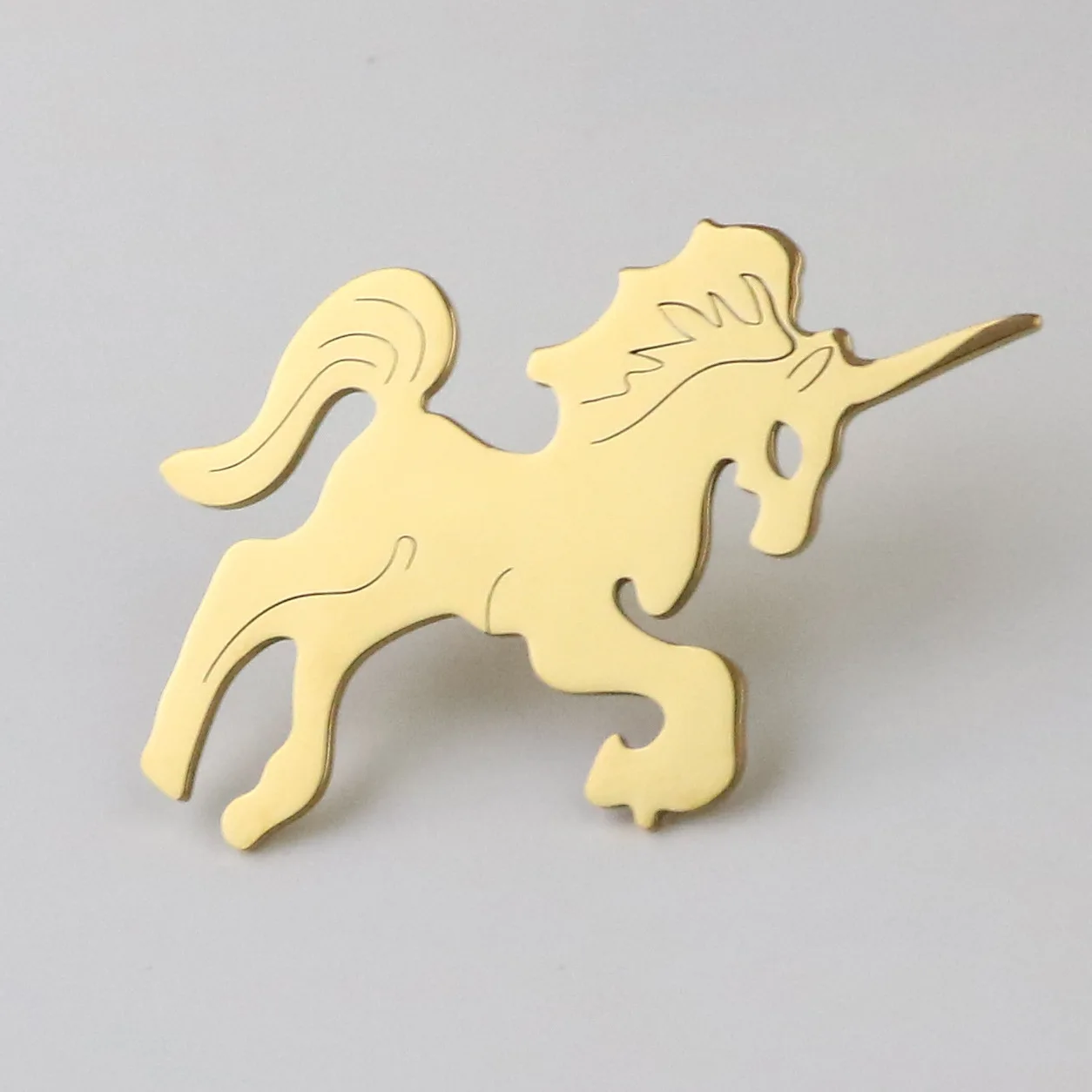 Stainless steel unicorn brooch, simple glossy animal brooch, cross-border foreign trade fashion clothing accessories