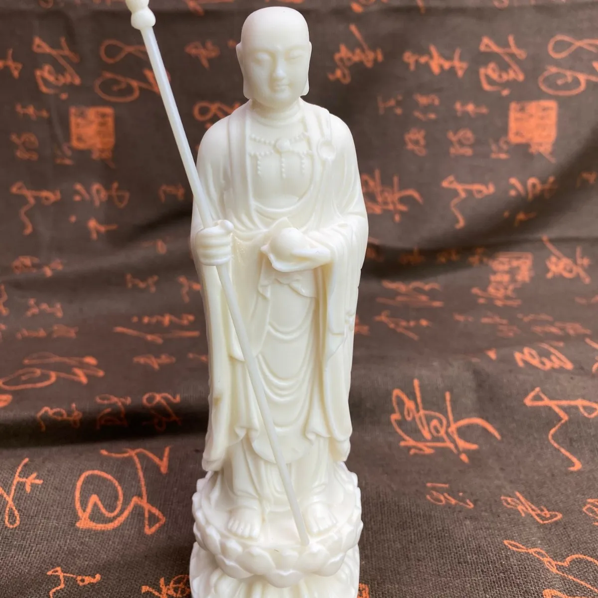 Ivory Nut Carved Ksitigarbha Bodhisattva Figurine Car Desktop Office Living Room Buddha Craft Ornament