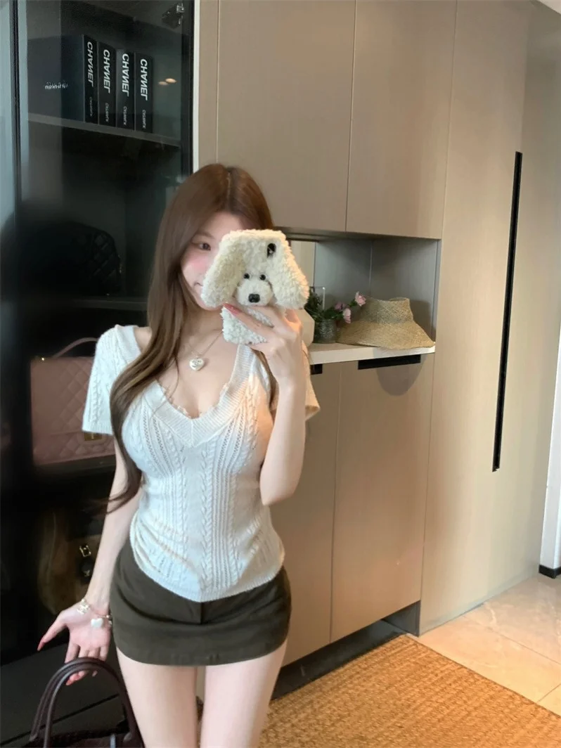 

Slim Fit Short Sleeve Knitted Lace Top Women's Summer Ice Silk Thin Waist Cinched V-Neck Base Shirt Korean Style Commute Wind
