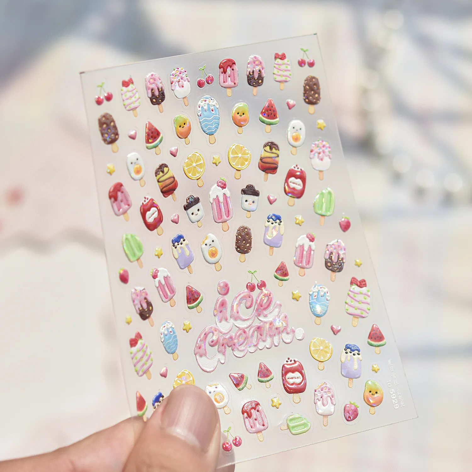Cremefarbenes Waffel-Eis mit W – Nail Art Strawberry Bewertung und Preis