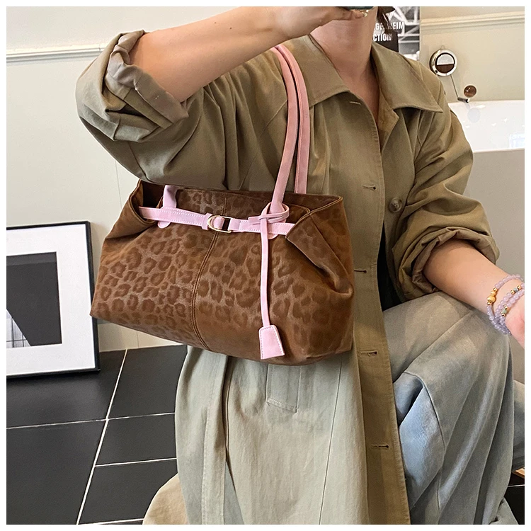 Leopard Print Sewing Thread Hasp Youth Sweet Shoulder Bags for Women 2026 Hot Sale Large Capacity Sense of Luxury Tote Bags