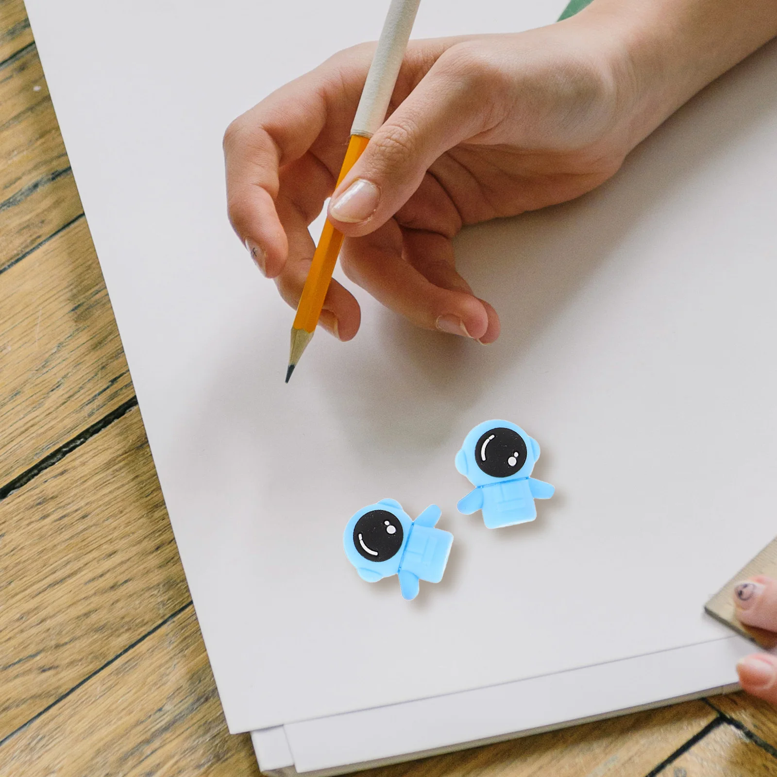 12 قطعة محايات رائد الفضاء ثلاثية الأبعاد الملونة الكرتون الفضاء تحت عنوان مجموعة ممحاة صغيرة اللوازم المدرسية هدايا الحفلات القرطاسية #2