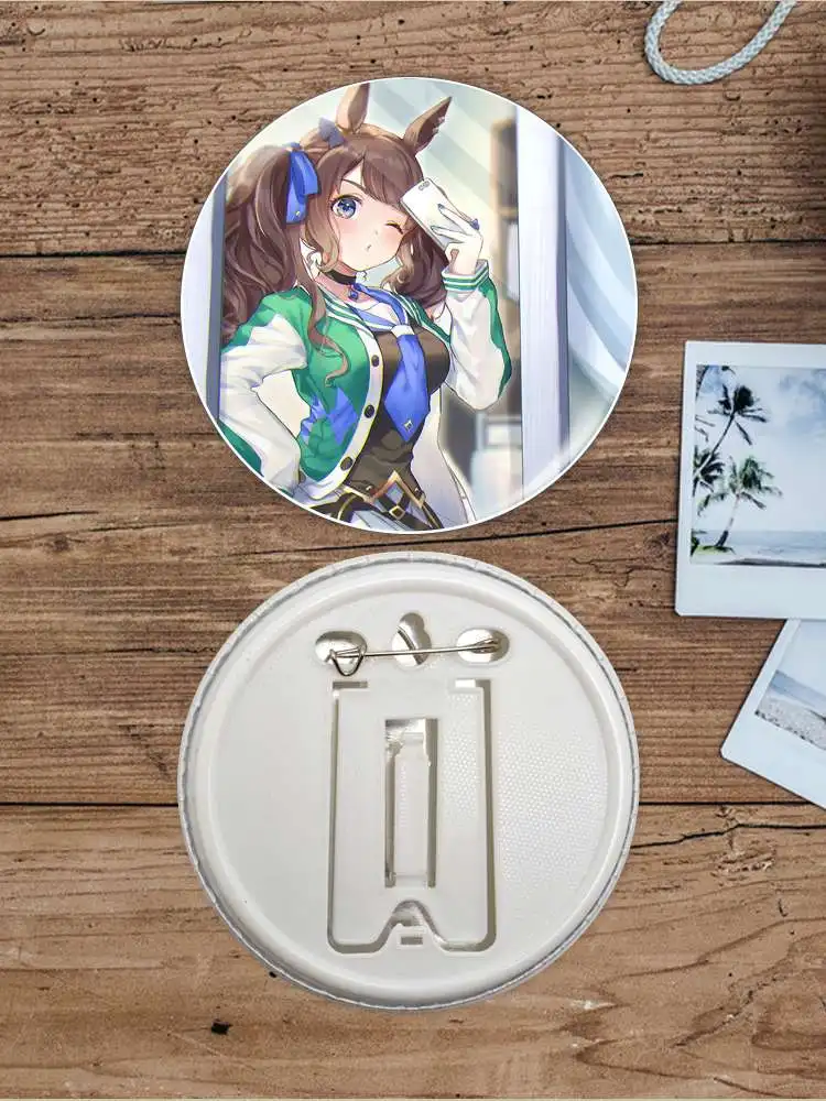 Tosen Jordan juego Anime personaje insignia broche ancla periféricos Pin 58mm ropa linda amante Metalinsignias personalizables