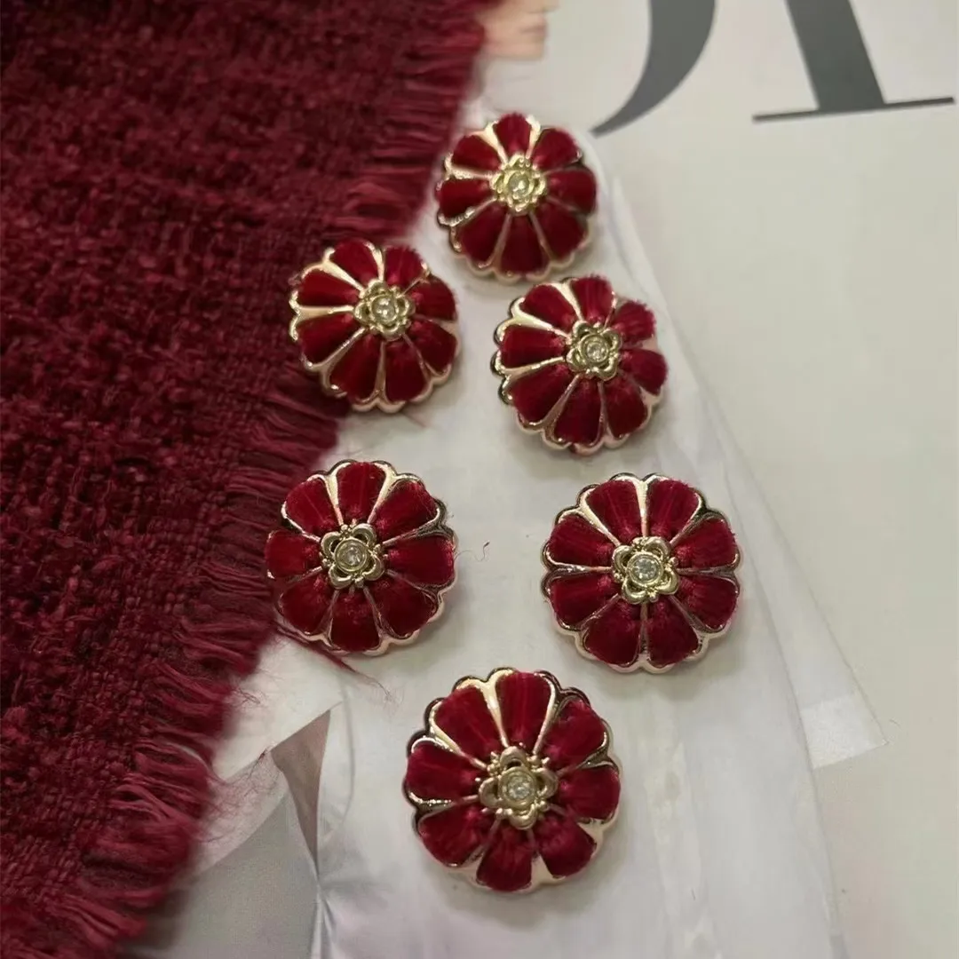 6PCS/Lot Luxcy Red Rope Button DIY Desinger Metal Pearl Flower Round Clothing Sweater Button High-grade Plush Buckle Fittings