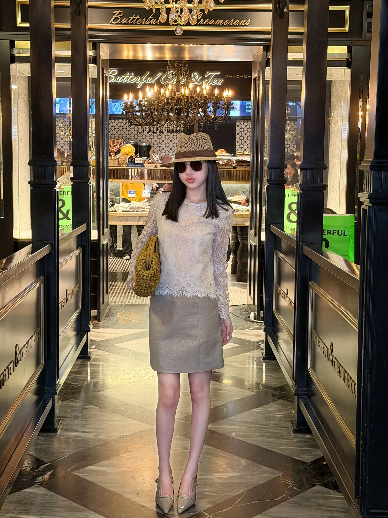 

Lace Long Sleeve Base Shirt Women's Elegant Thin Top Premium Quality round Neck Back Button Pure Color Polyester Fiber