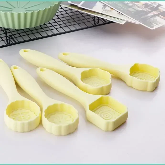 Pastries Molds Portable Cake Molds Durable Multifunction  Convenient Reusable Anti Stick Mooncake Molds