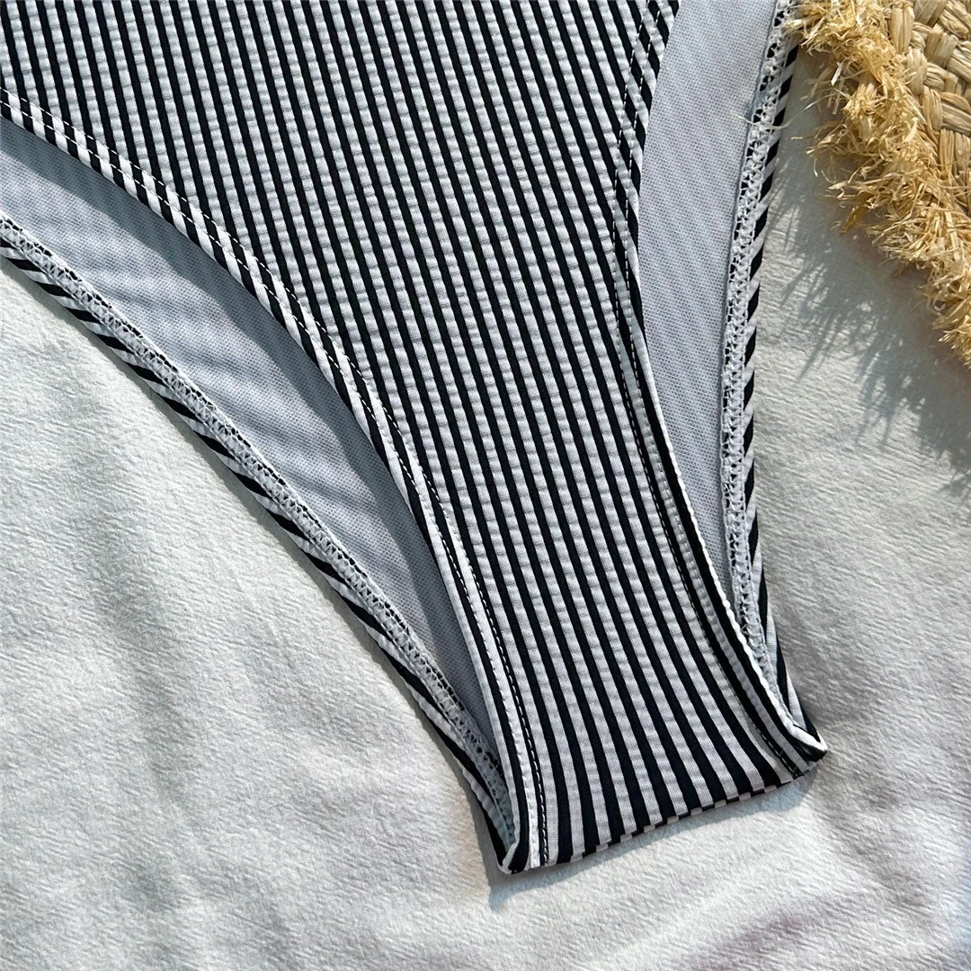 Gestreifter Tankini-Bikini mit hohem Beinausschnitt, zweiteiliger Badeanzug für Damen, gepolsterter Badeanzug, Badebekleidung, Modell V7443. – Detail 17