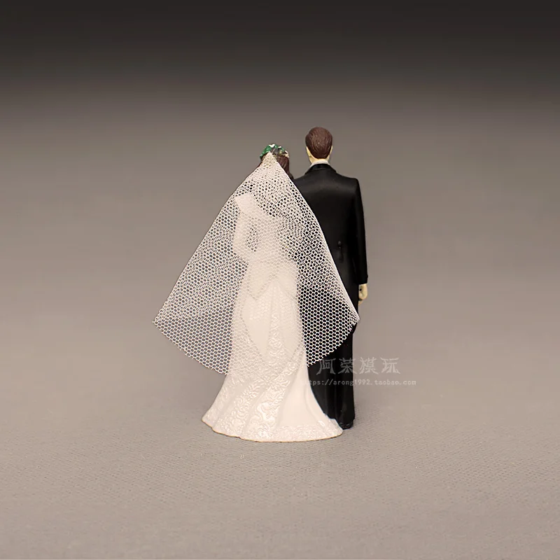 Wedding Celebration Western-style Wedding Bride Bridegroom Action Figures Car Interior Desktop Miniature Ornament Accessories