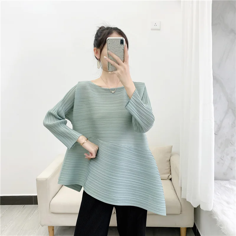 Spring / autumn versatile solid color T-shirt, women's long sleeve pleated top, irregular loose and comfortable casual shirt