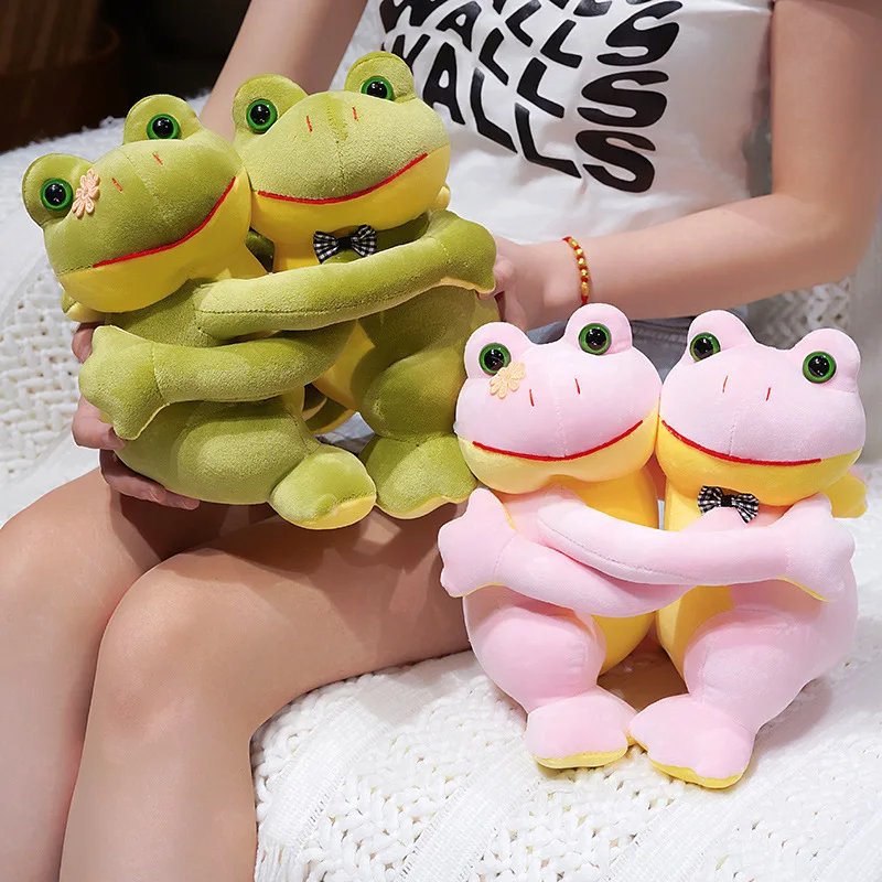 

Frog Plush Toy Lovely Pink Green Couple Embrace Round Eye Yellow Belly for Animal Fans Romantic Keepsake Gift Birthday