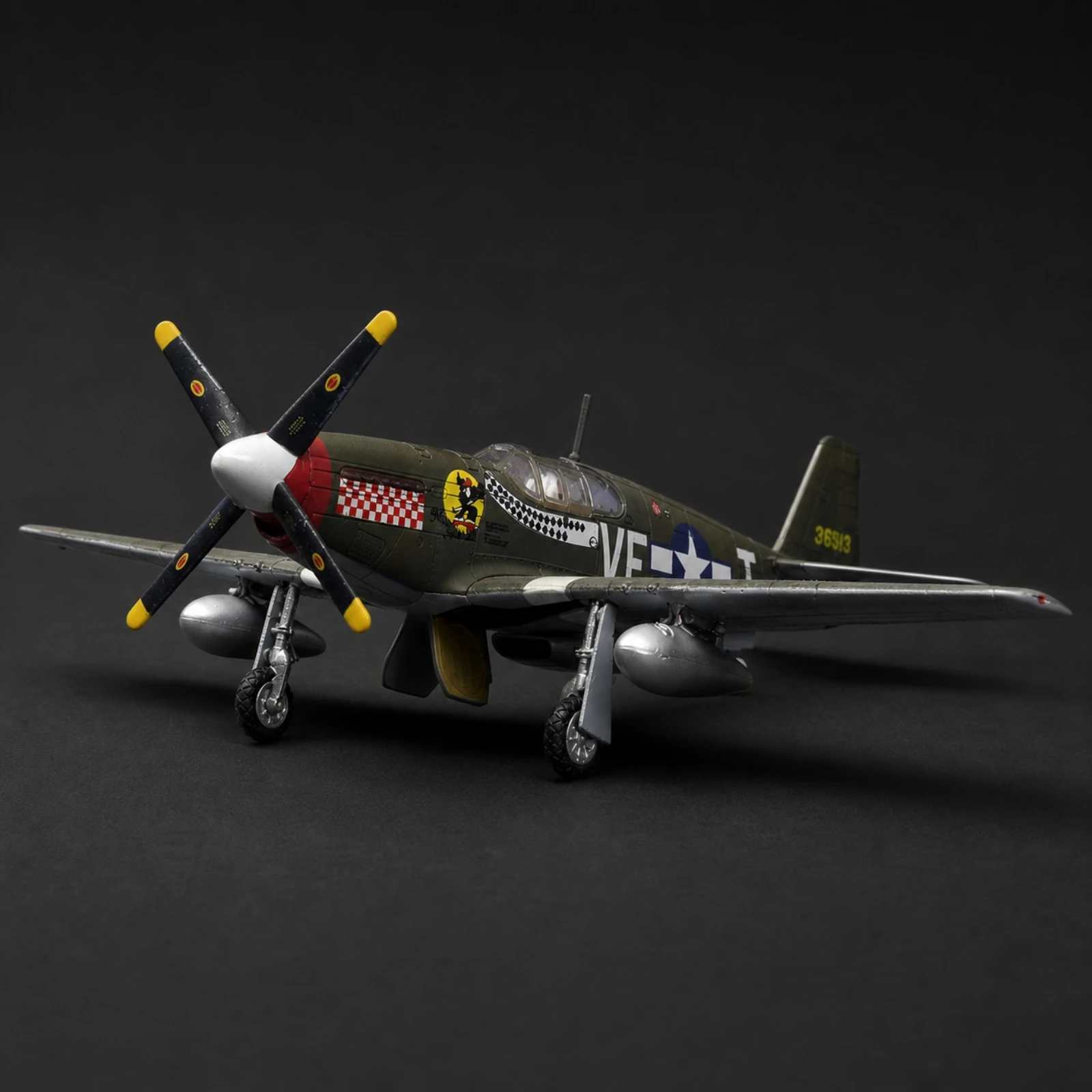 P-51B Mustang Model Collectible Die-Cast Model Airplane Fighter Airplane Detailed Solid for Aviation Enthusiasts, Home Office