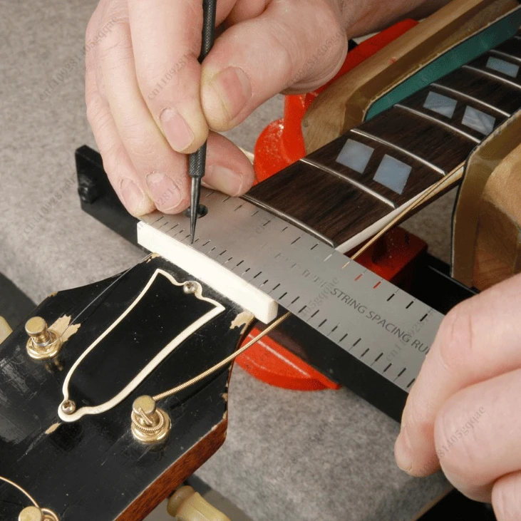 Professionelles Lineal für den Saitenabstand der Gitarre – Detail 3