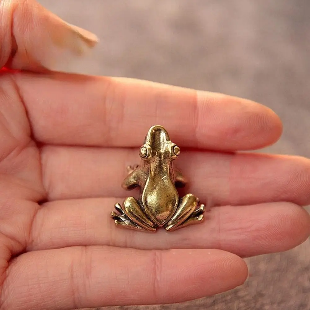 Retro Auspicious Solid Pure Copper Handmade Gifts Tea Pet Tabletop Ornament Frog Statue Frog Pendant Miniatures Figurines