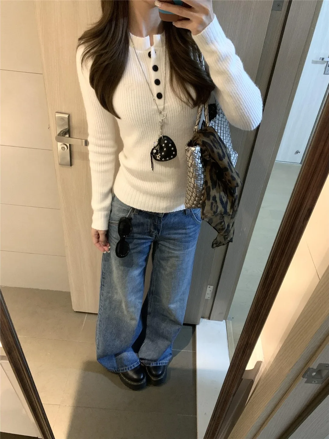 

White Knitted Slim Fit Long Sve Henry Collar Base irt Women's Autumn Winter Faion Inner Wear Sweater Top Straight Cut